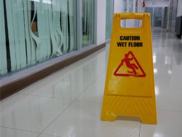 How Warning Signs Impact Slip and Fall Claims